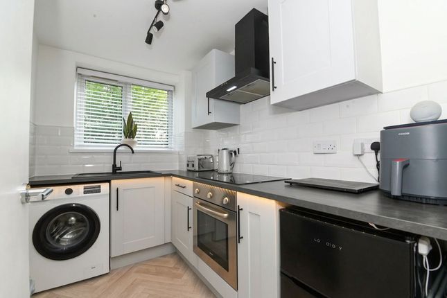 Apt 50, Little Moss Court, Manchester photo 4