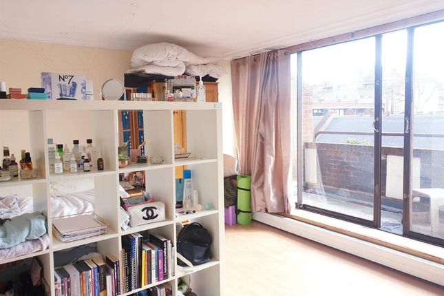 Oakshott Court, London photo 3