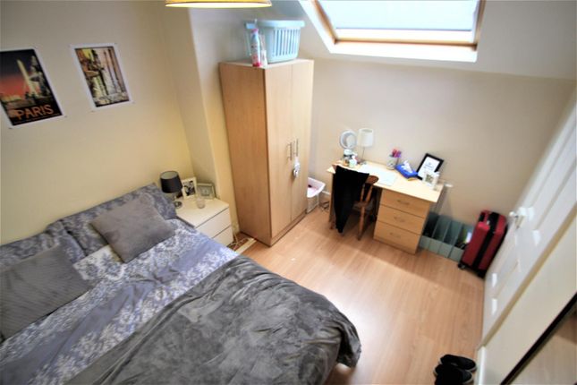 22, Walmsley Road, Leeds photo 5