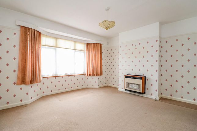 24, Treadcroft Drive, Horsham photo 4