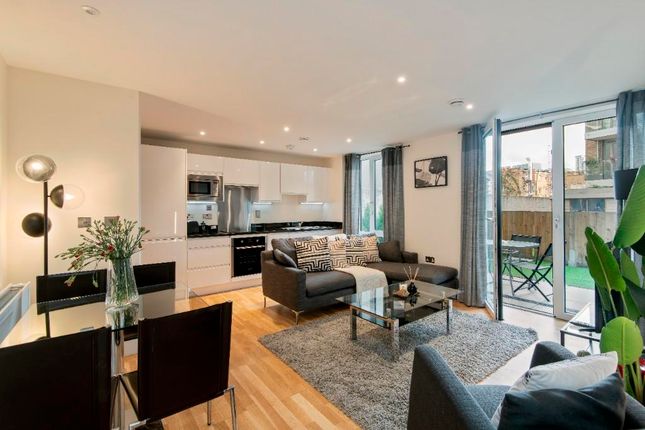 Triplex to rent in 3 Langan House, 14 Keymer Place, London, 7Rb, London