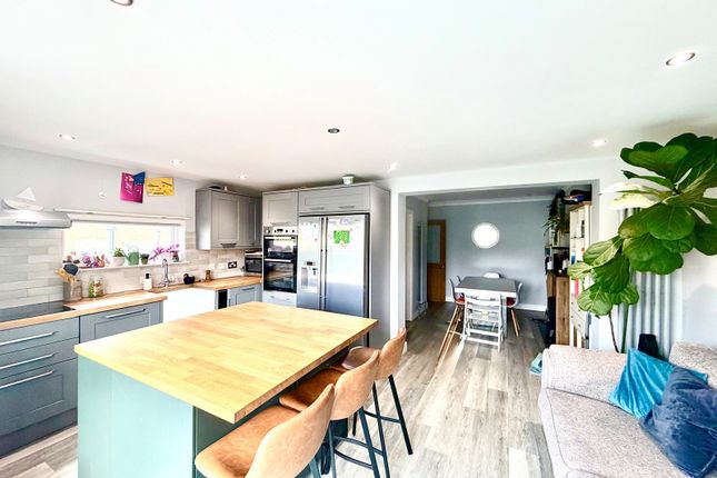 6, The Causeway, Chessington photo 3