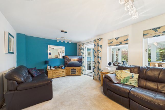 11, Austin Way, Bracknell photo 2