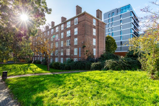 Flat to rent in Delany House, Thames Street, London