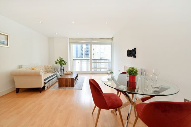 Flat for sale in Lowry House, Canary Wharf