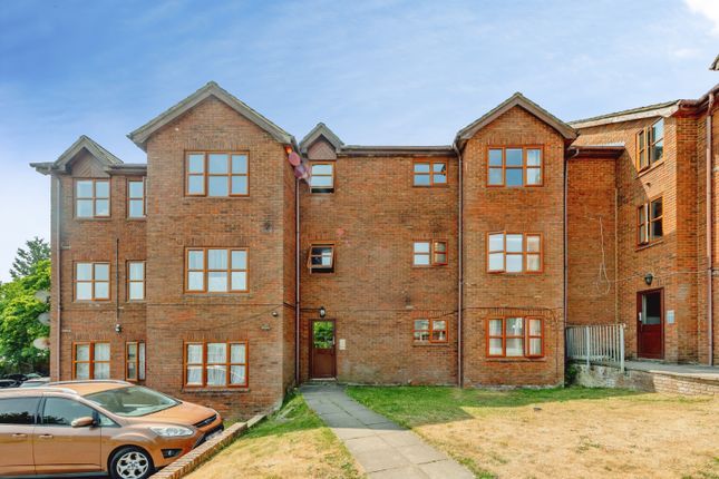 1-bed flat on Flat 1a/Wilton Hill Court, 29 Wilton Road, Redhill, £120,000