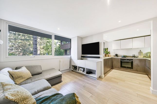 Flat for sale in Chandos Way, Golders Green, London