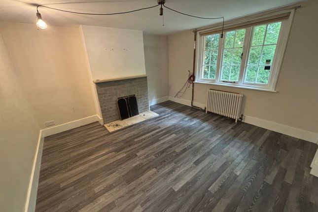 2 Woodside Cottages, Bewlbridge Lane, Lamberhurst photo 2