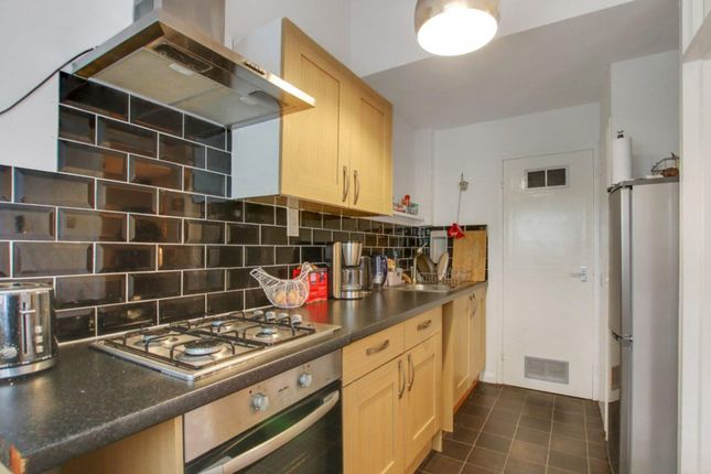 17 Enfield Close, Uxbridge photo 2