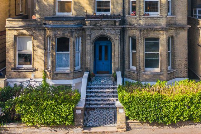 2-bed flat on Flat 4, Malvern House, Hove, £450,000