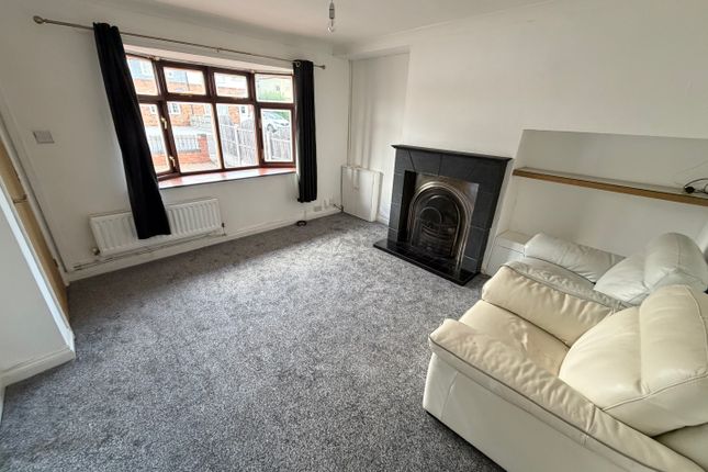 16, Manor Park, Dudley photo 2