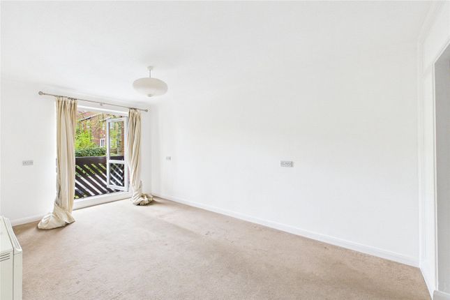 12, Cedar Close, London photo 4