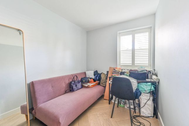 Flat to rent in Stott Close, Wandsworth, London