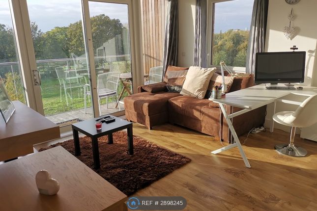 Harris Lodge, Dowding Drive, London photo 2