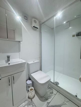 87, Hillcross Avenue, Morden photo 4