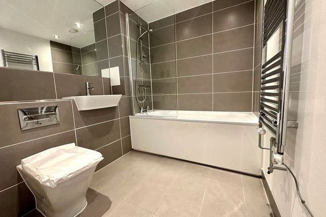 Flat 1999999999 Tamarillo, Alameda Place, London photo 3