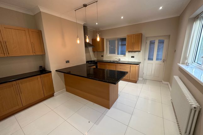 19, Tun Lane, South Hiendley, Barnsley photo 4