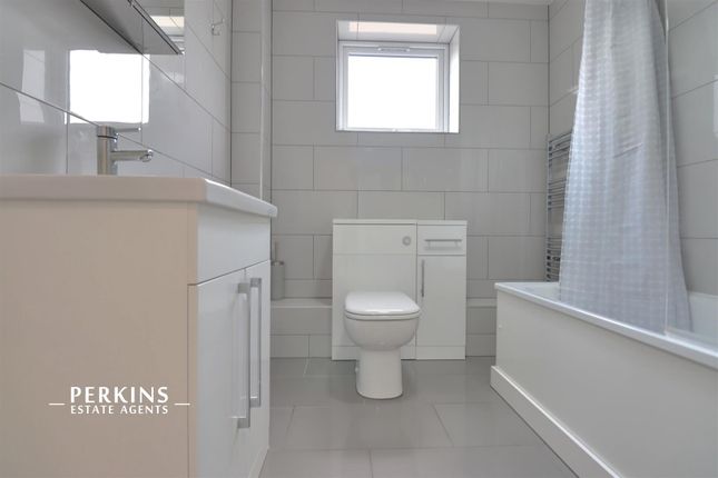 Flat 12 Holmfield, Crawford Avenue, Wembley photo 5