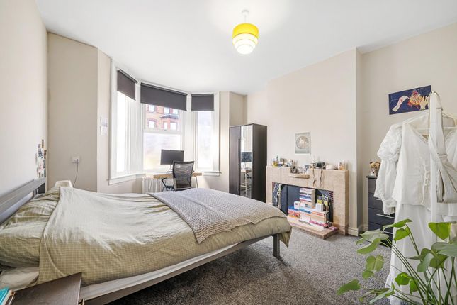 Flat for sale in Kingswood Road, London