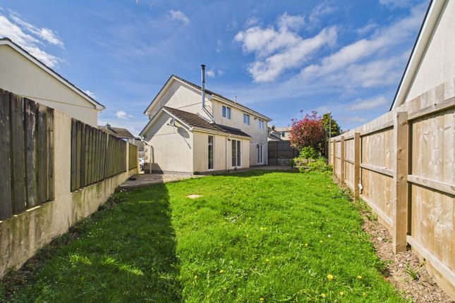 18 Grove Park Court, Liskeard photo 2