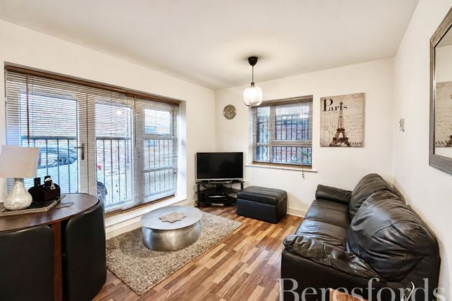 1, Brant Court, Romford photo 4