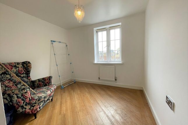 Flat for sale in Malt House Place, Romford