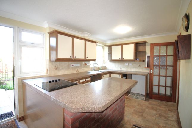 12, Crestwood Avenue, Kidderminster photo 4