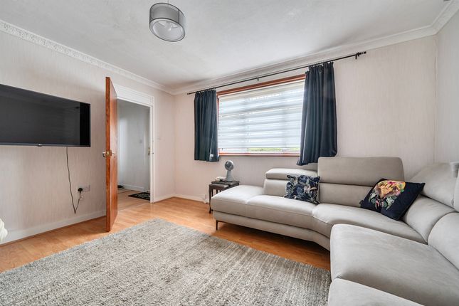 58, Lindal Crescent, Enfield photo 3