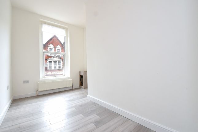 First Floor Flat, 379 Norwood Road, Greater London photo 2