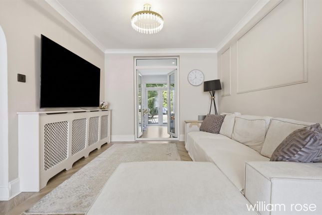 11, Crossway, Woodford Green photo 3