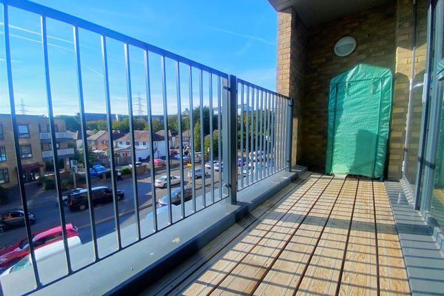 Flat for sale in Prince George Road, Mitcham