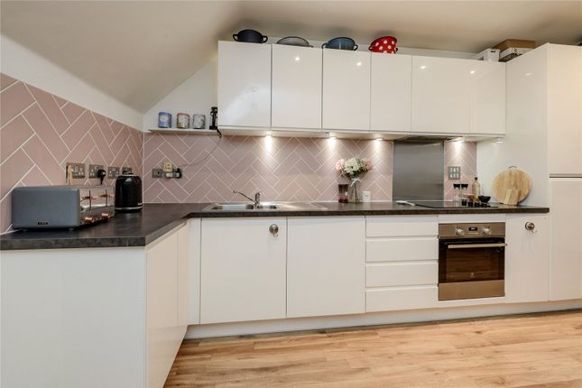Flat 10,, Chaffinch Lodge, Romford photo 4