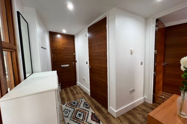 Flat to rent in Balmoral Apartments, Praed Street, London