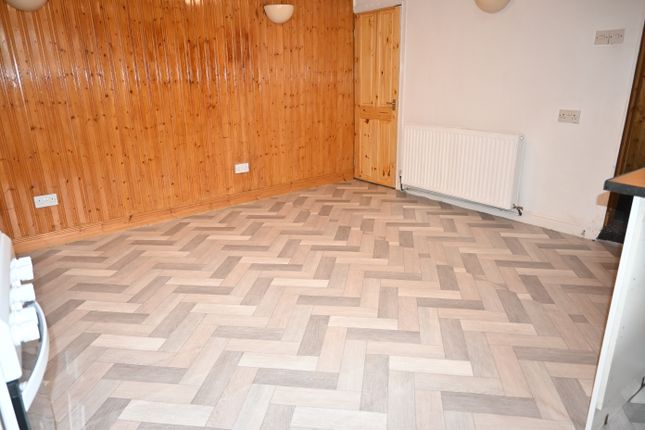 71, Bradford Road, Bradford photo 4