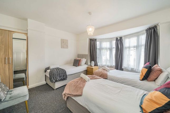First Floor Flat, 48, Athlone Road, London photo 3