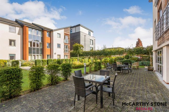 Flat for sale in Kings Place, Fleet Road, Fleet