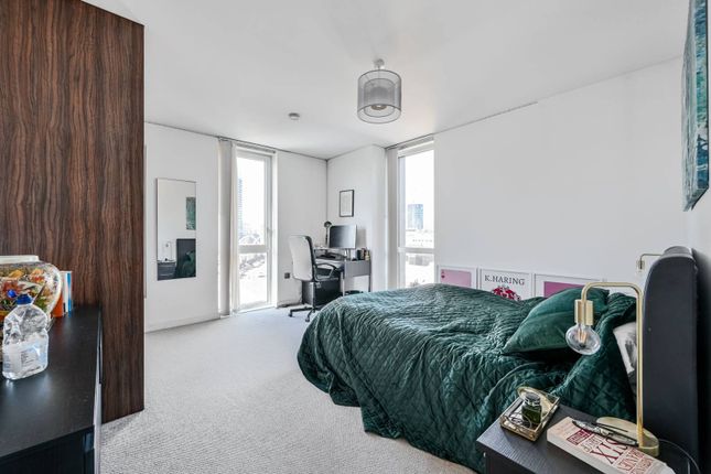 Flat for sale in Avantgarde Tower, Shoreditch, London