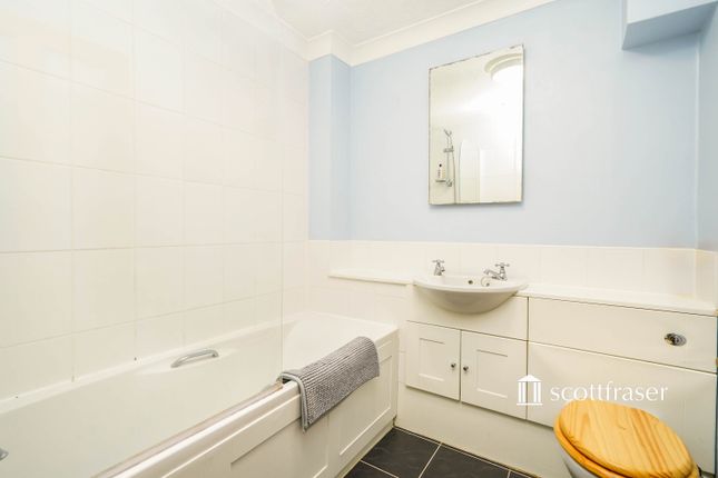 Penhurst Court, Sidney Street photo 4