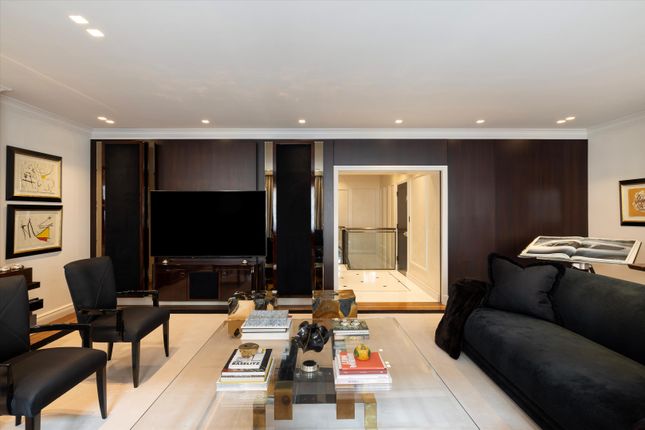 Flat for sale in Balfour Place, Mayfair, London