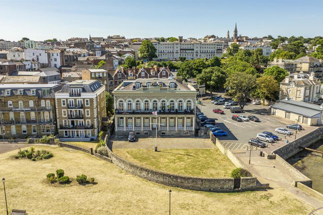 Flat for sale in St. Thomas Street, Ryde