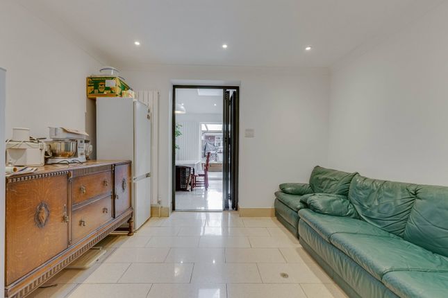 38, Sandstone Road, London photo 2