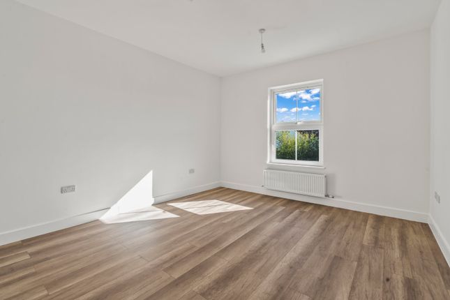 Flat 4, 79, Teddington Park Road, Teddington photo 4