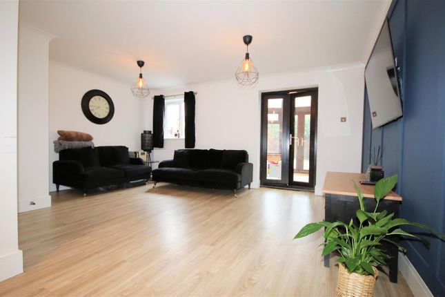 12, Peartree Close, Dunstable photo 4