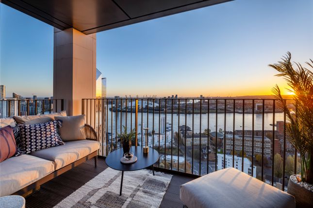 Flat for sale in One Thames Quay, Canary Wharf