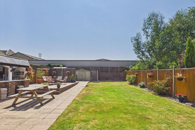 58 Rowdown Crescent, Croydon photo 2