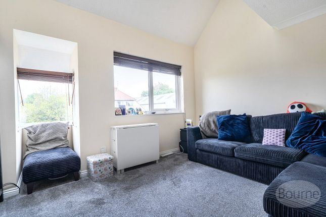 18, Meon Close, Petersfield photo 2