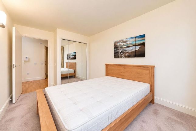 Apartment 31, 2, Palgrave Gardens, London photo 5