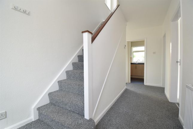 5, Newland Crescent, Wakefield photo 5