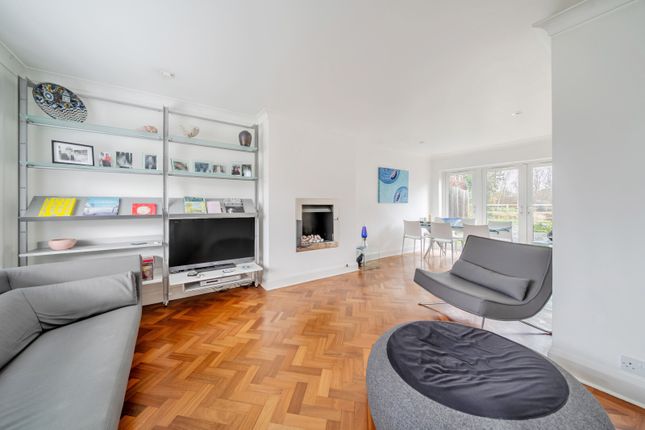 13, Range Way, Shepperton photo 2