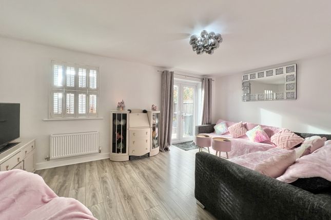 3, Egret Close, Cleveleys photo 2